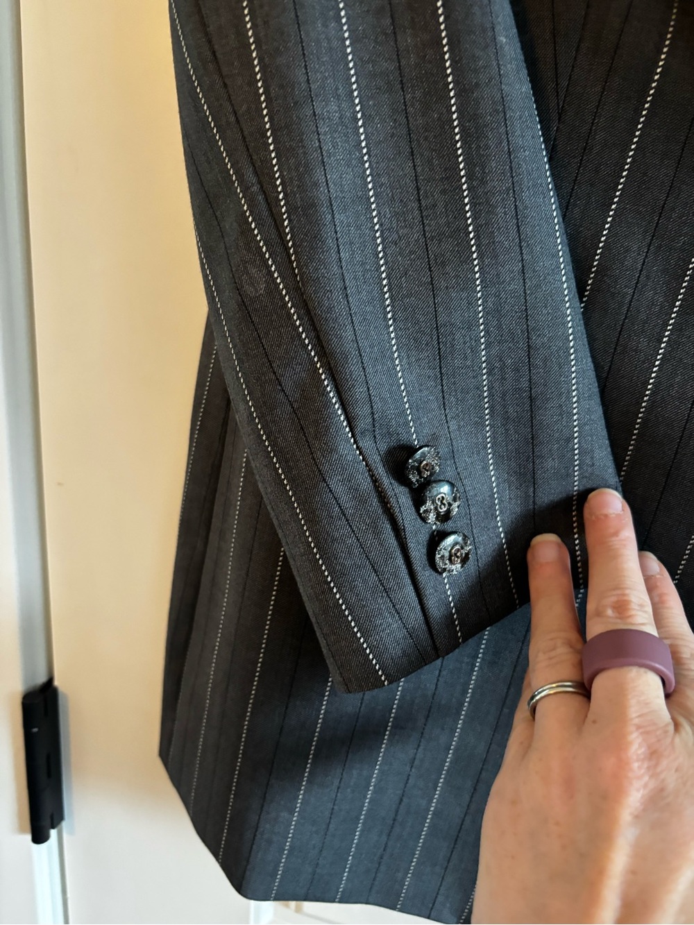 Vintage ESCADA Wool Silk Pinstripe Blazer 38 6/8 - Picture 7 of 8